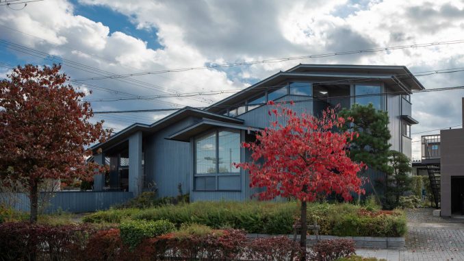 Leading House 1 Городской дом в Японии, как смесь традиций и современности