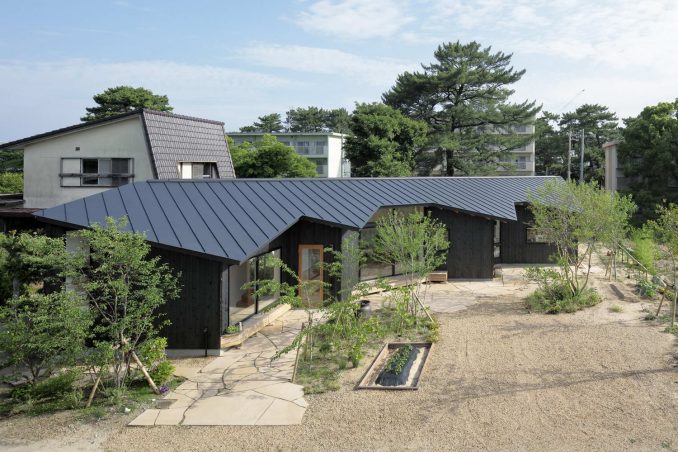 Сельский дом как последовательность стен в Японии