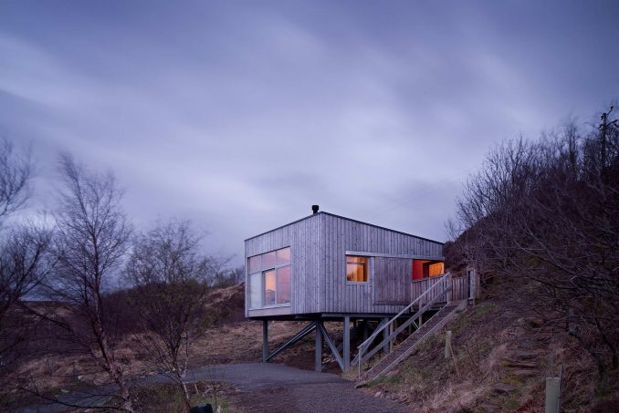 Дом и студия из лиственницы в Шотландии 