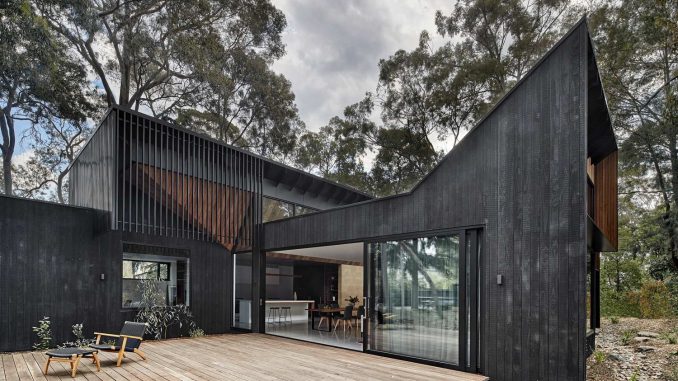 Bellbird House 1 Чёрный дом с садом в Австралии