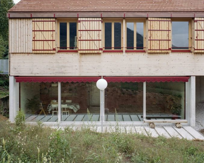 Дом для трёх внуков вокруг дома своего деда в Швейцарии