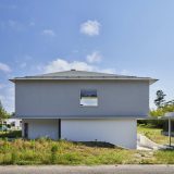 Простой дом с непростым интерьером в Японии