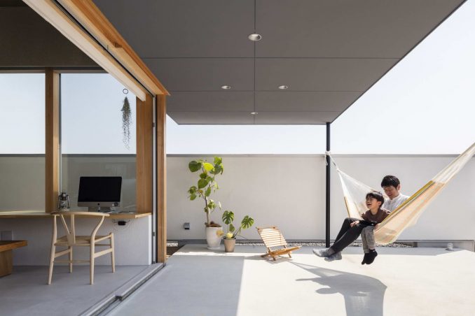 Минималистский дом с перспективным пространством в Японии 