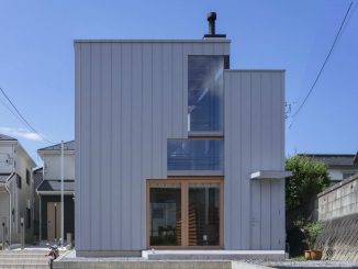 Простой городской дом с удивительным интерьером в Японии