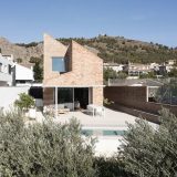 Кирпичный сельский дом в Испании