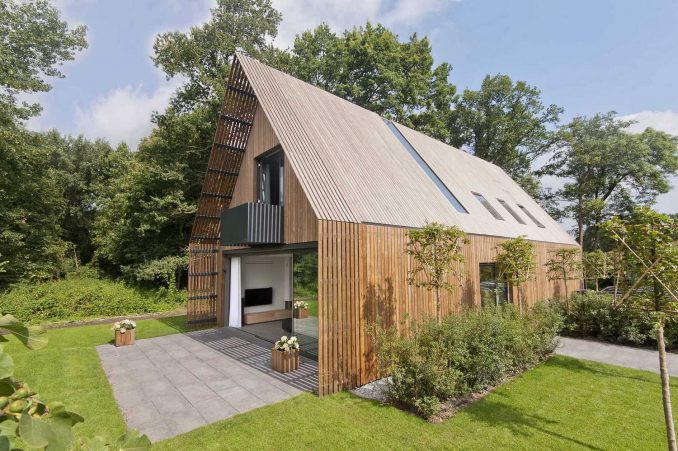 Простой современный сельский дом у леса в Голландии 
