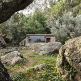 Аскетичные дома внутри природы для творческих людей в Испании