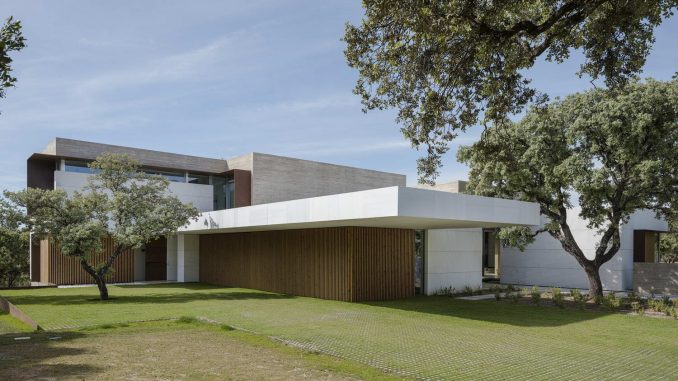 A Single-Family Home in La Moraleja 1