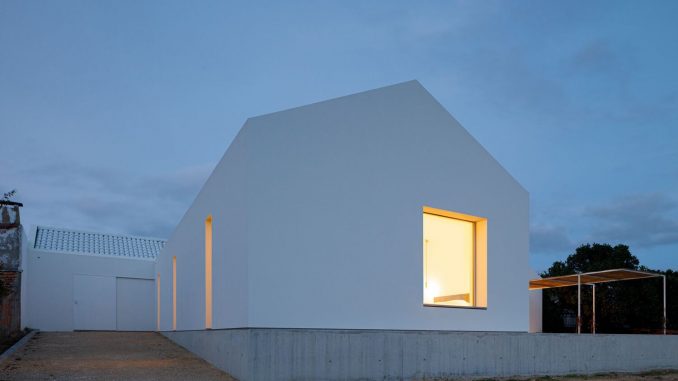 Casa St Joana em Aveiro do Atelier Nu.ma com fotografias de Arqu